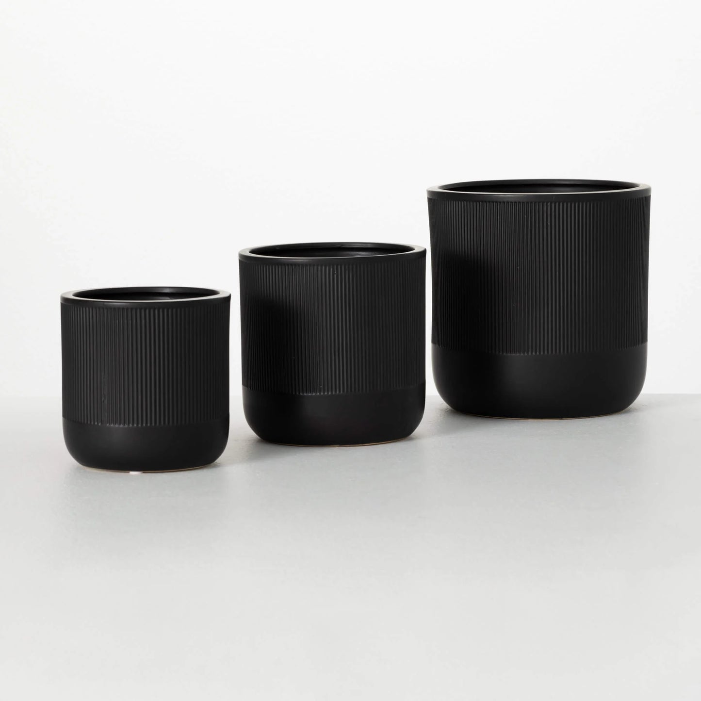 Black Ribbed Pot